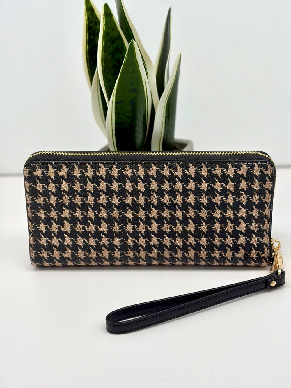 Michael Kors Black & Beige Houndstooth Continental Wallet with Dog Appliqué - Picture 3 of 14